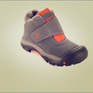 Brand new still in box Keen boots big kid 6